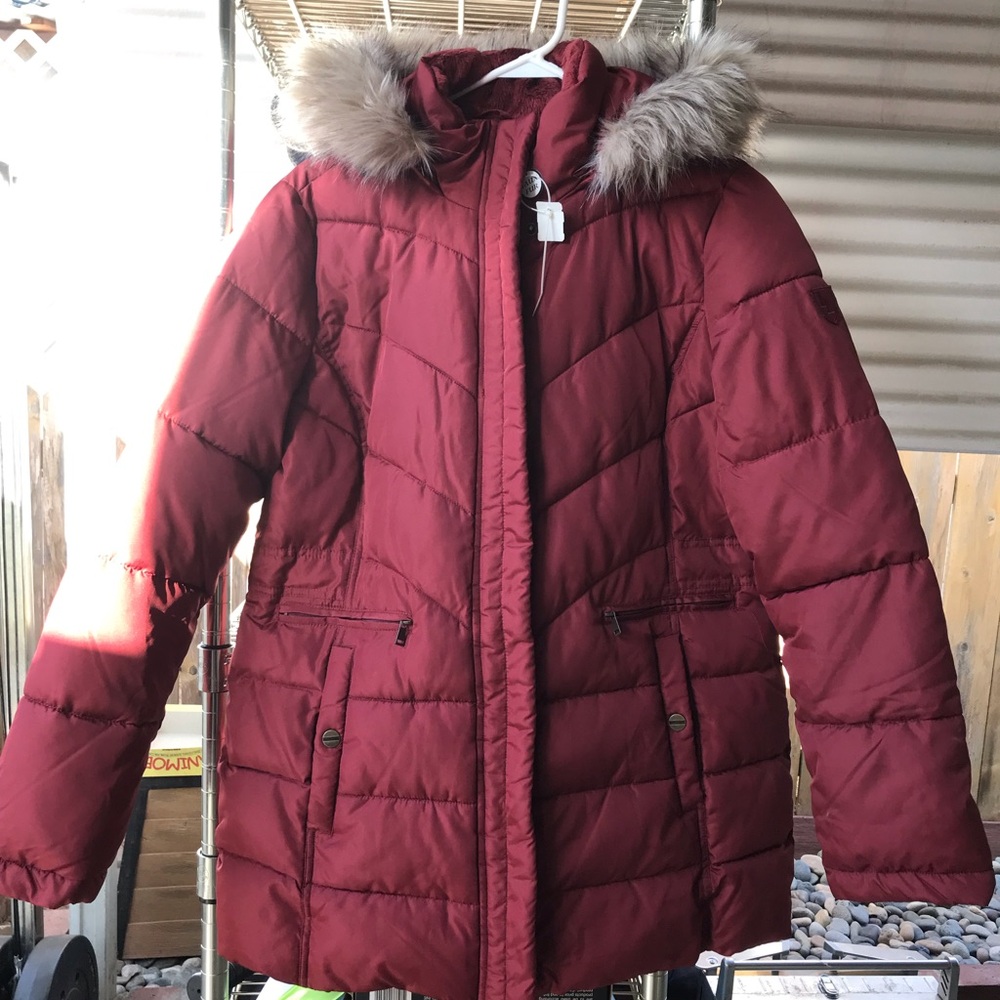 NWT Red puffer coat w/fur detail by Larry Levine